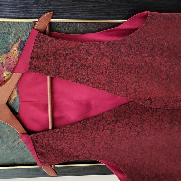 Vintage Jacquard Top Vest in Burgundy - Picture 2 of 8